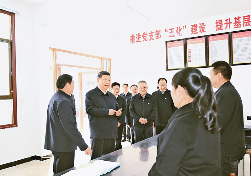《求是》杂志发表习近平总书记重要文章《锲而不舍落实中央八项规定精神，以优良党风引领社风民风》