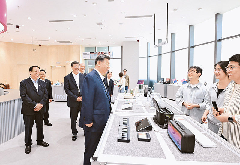 《求是》杂志发表习近平总书记重要文章《锲而不舍落实中央八项规定精神，以优良党风引领社风民风》